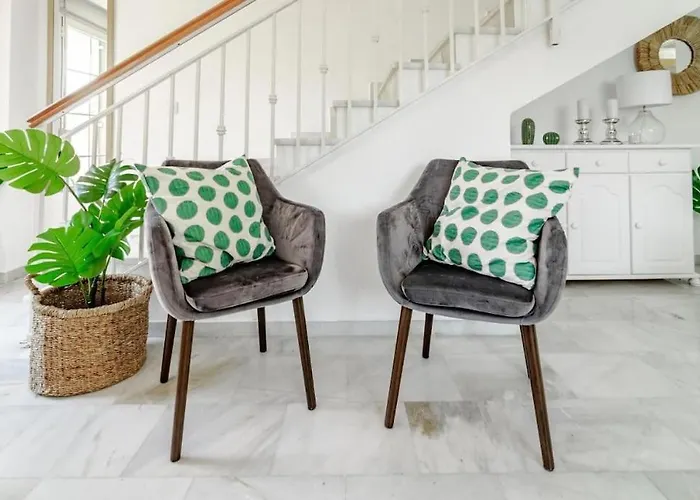 Peaceful Townhouse In Costabella *