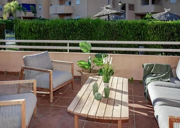 Peaceful Townhouse In Costabella Apartament