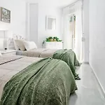 Peaceful Townhouse In Costabella Διαμέρισμα
