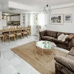 Peaceful Townhouse In Costabella Μαρμπέλλα